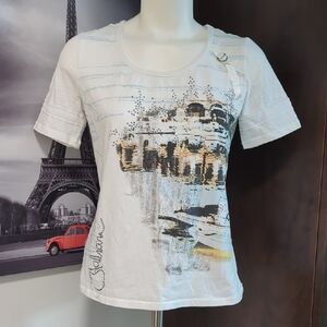 Chic White Graphic Print Women's Tee